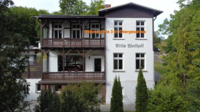 Sonnige-Ferienwohnung-100qm-im-1-Obergeschoss-der-Villa-Walhall-in-einem-parkaehnlichen-Garten